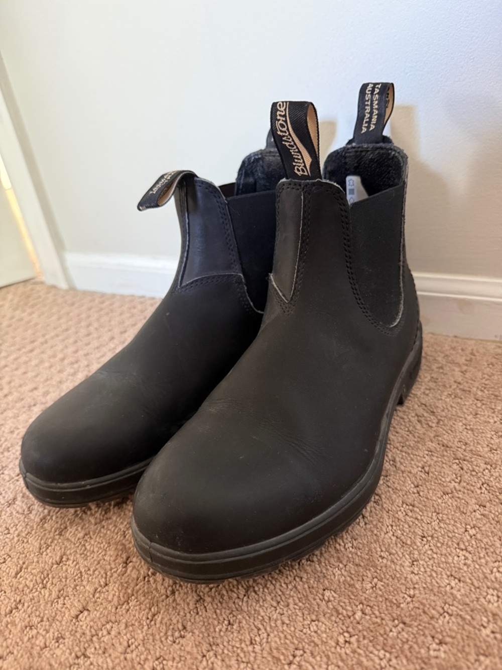 Blundstone Black Leather Pull-Tab Chelsea Boots - Picture 6 of 6